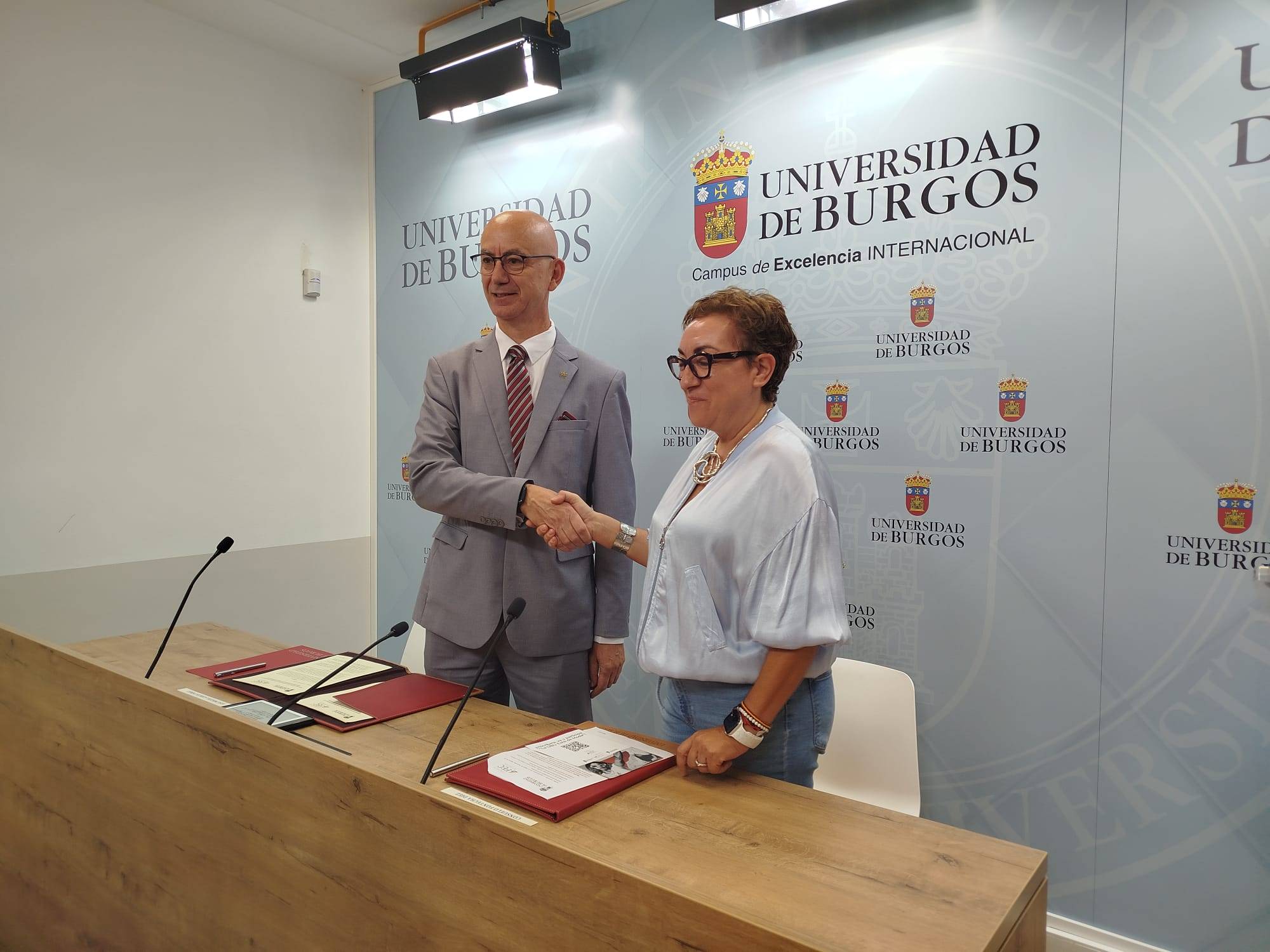 UBU FIRMA PASARELA
